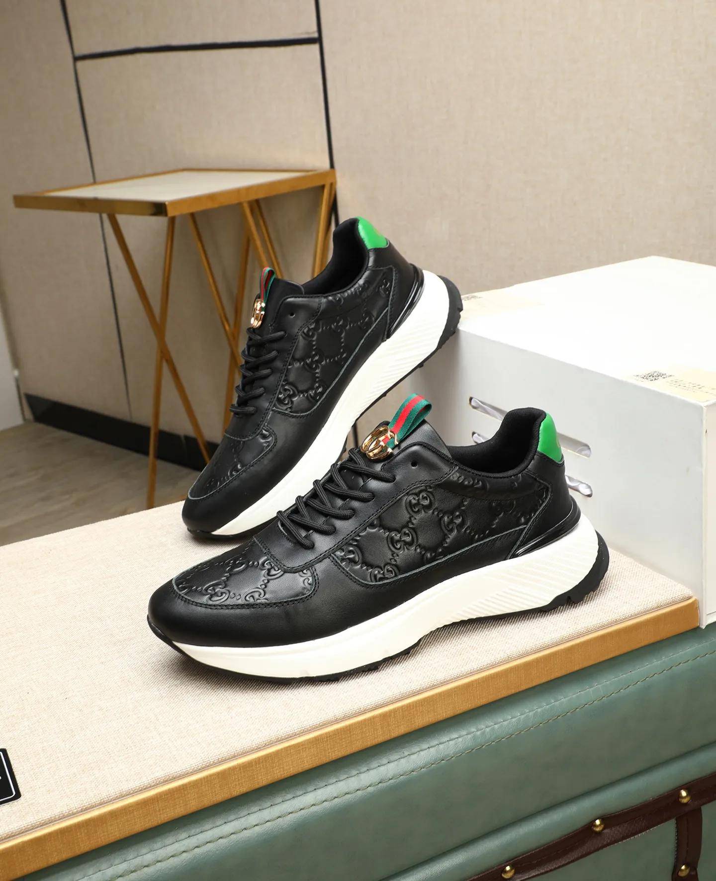 Men's shoes 💰460 GUCCI🔍🔍The latest models are on sale at the same time at the counter. Original calfskin imported from Italy, genuine leather lining, (high-end, extravagant, and classy) with exquisite workmanship. Soles: Original soles specially provided by the original factory. ⚠Exclusive double-layer movable molded soles are super comfortable⚠. Photos of the real thing🎬The real thing is even better🔍🔍"High quality·Follow the order" Code number 38-44